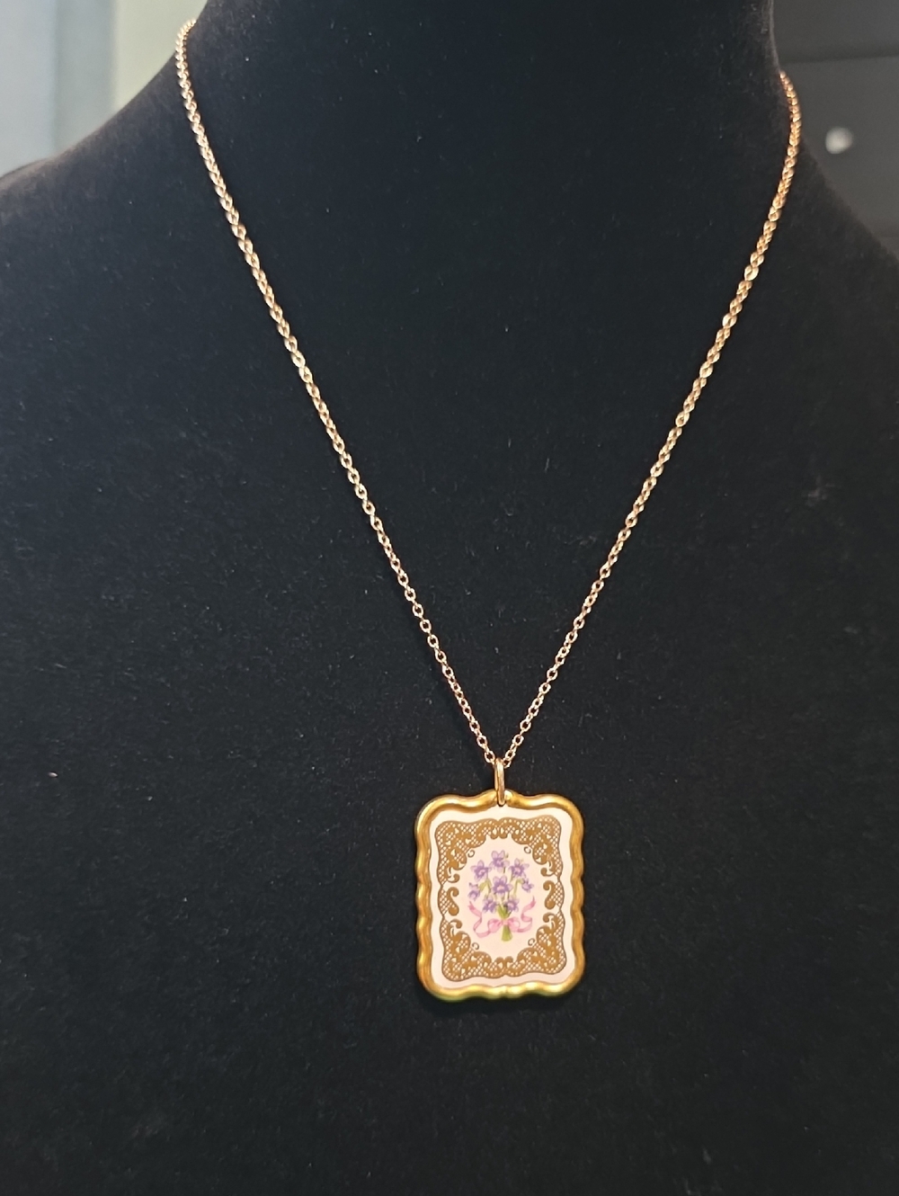 Vintage Franklin Mint Porcelain 12k GF Floral Pendant